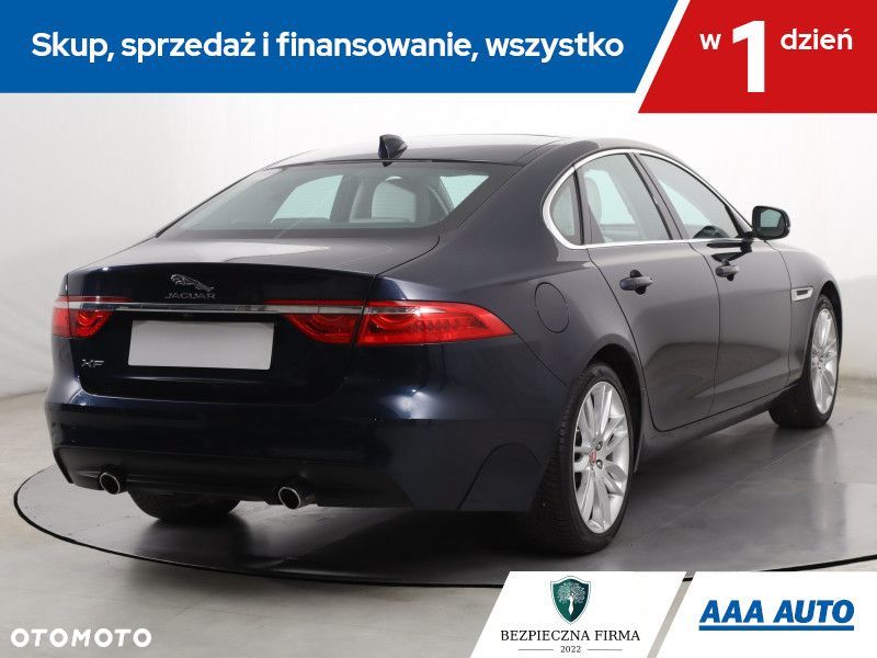 Jaguar XF - 7