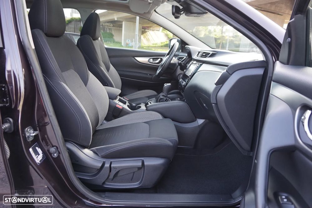 Nissan Qashqai 1.6 dCi Xtronic N-Connecta - 24