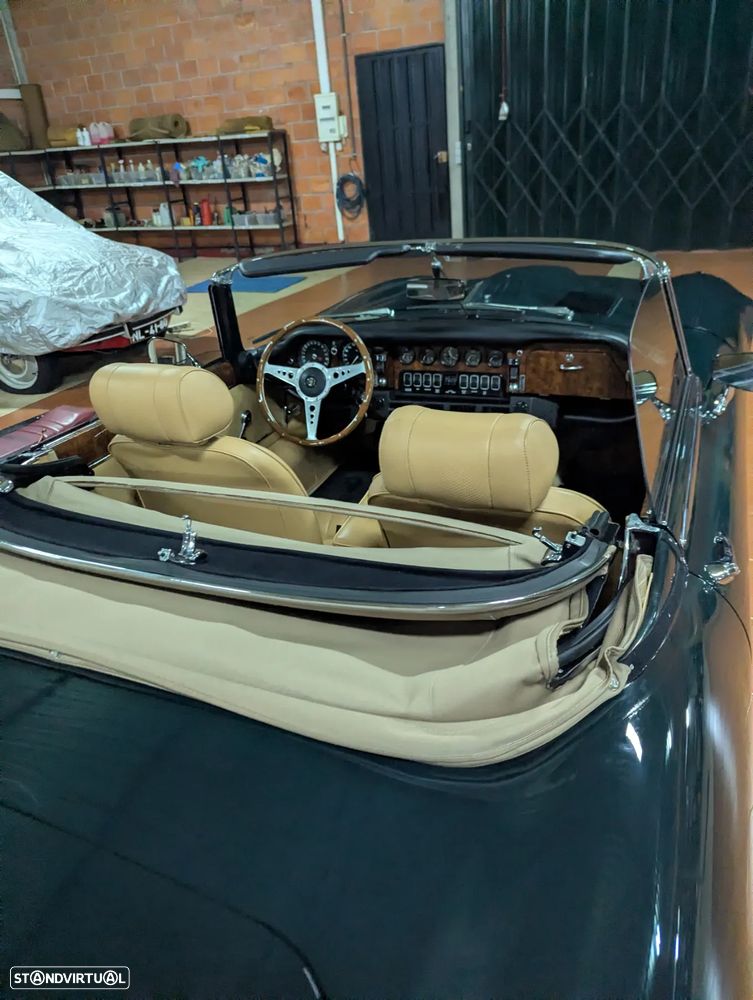 Jaguar E-Type - 18