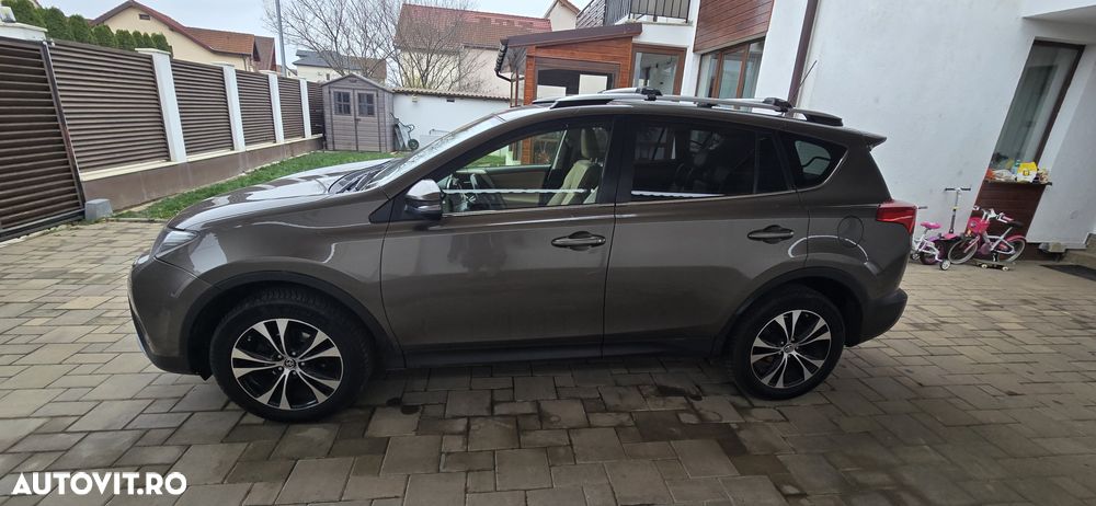 Toyota RAV4 2.2 D-4CAT 4WD Aut Luxury 18" - 16