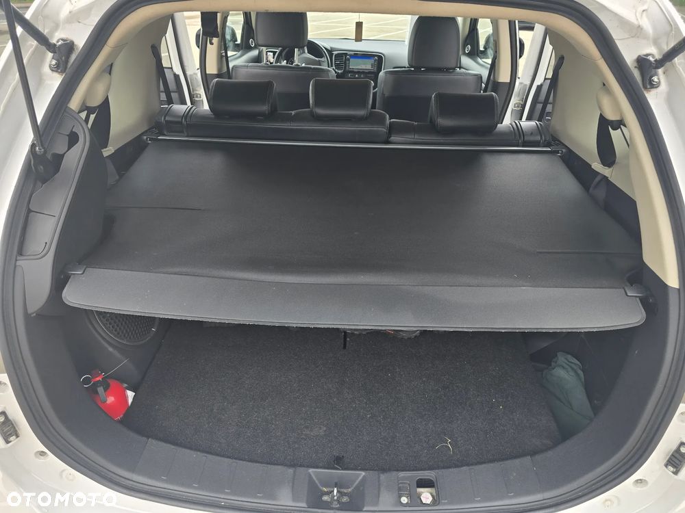 Mitsubishi Outlander 2.0 Instyle Navi CVT - 12