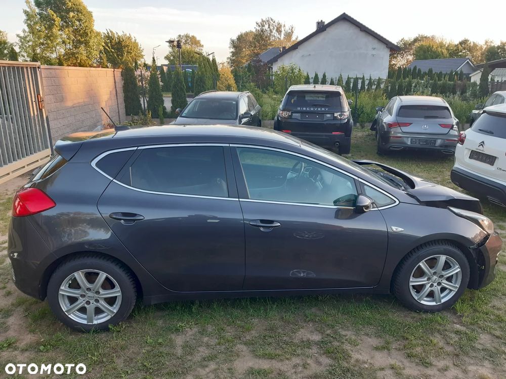 Kia Ceed 1.6 GDI Dream Team Edition - 3