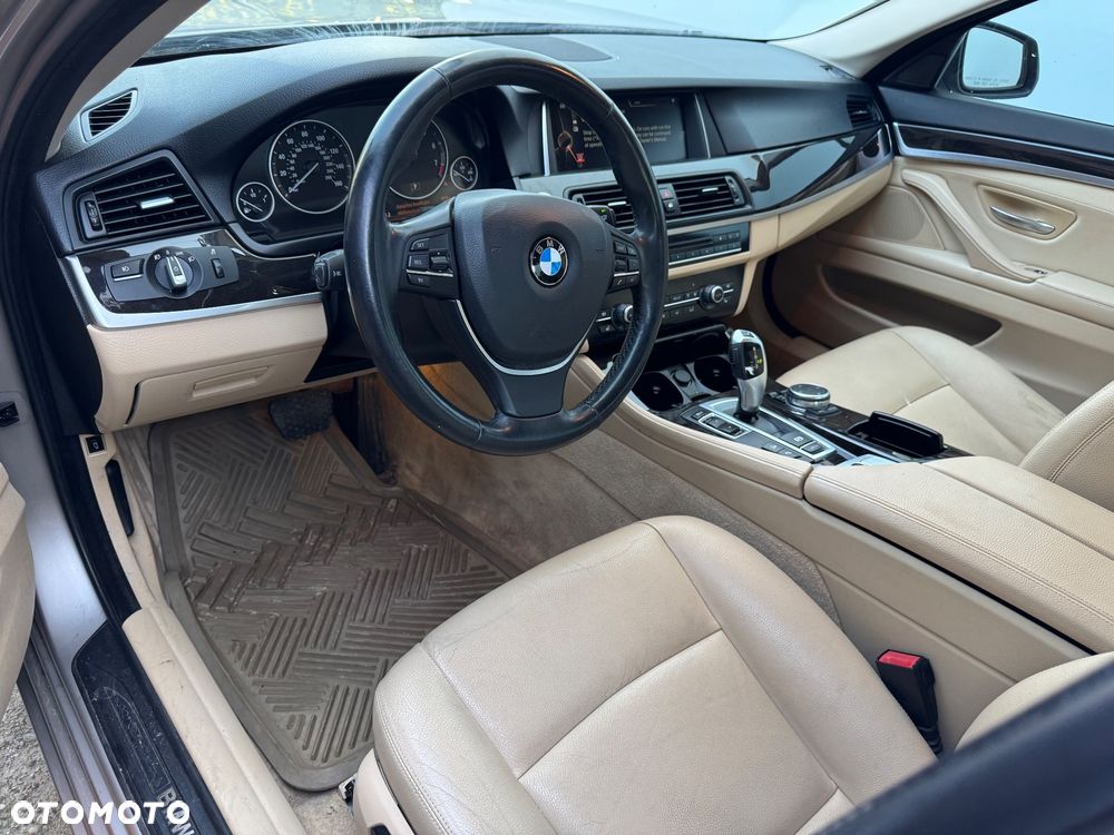 BMW Seria 5 528i xDrive Luxury Line - 10
