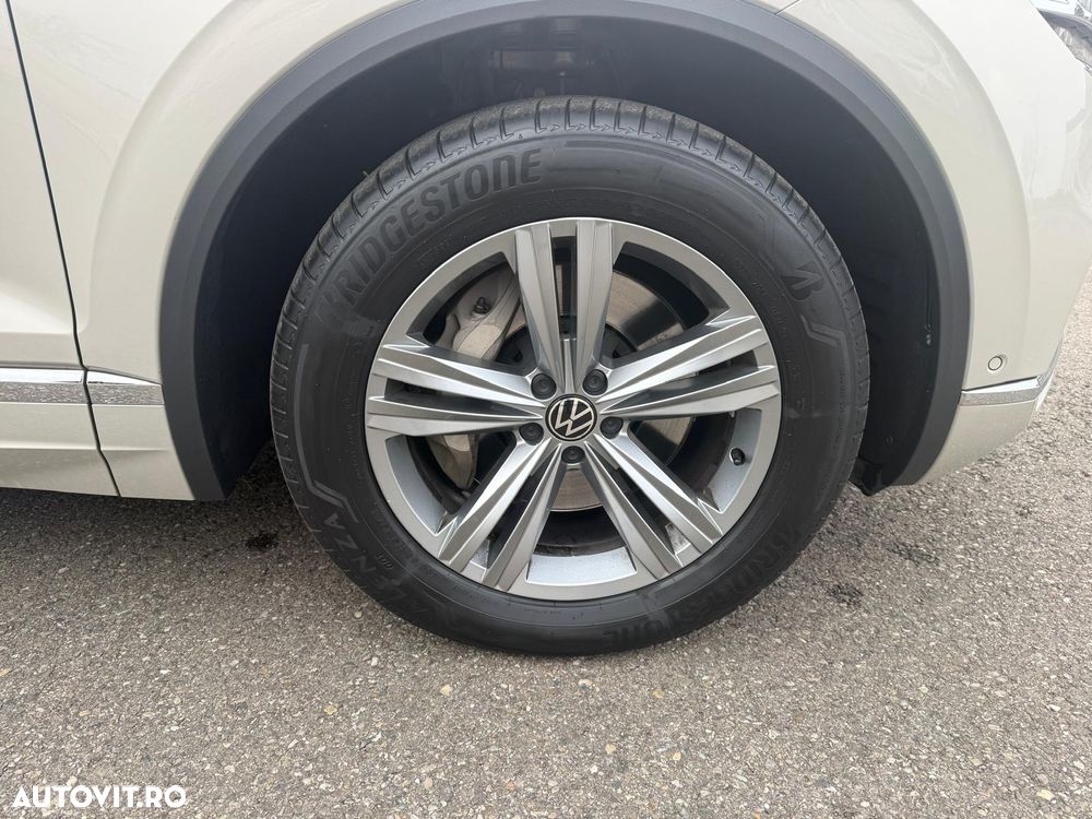 Volkswagen Touareg V6 TSI 4MOTION Elegance - 17