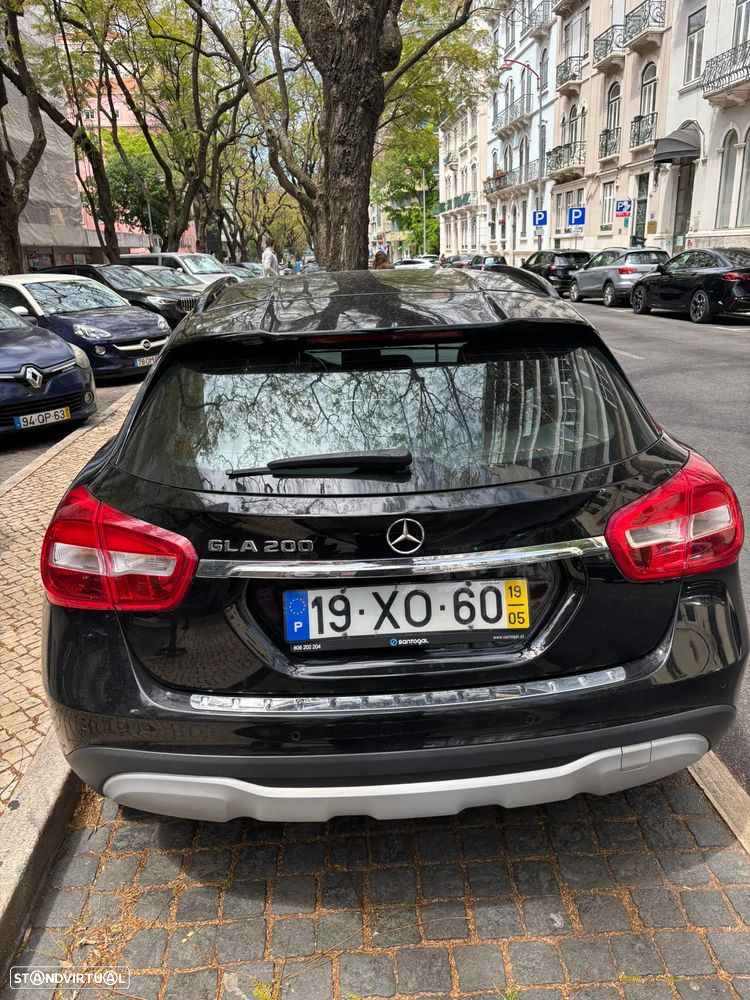 Mercedes-Benz GLA 200 Urban - 4
