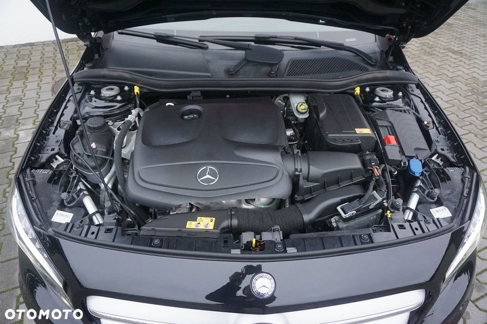 Mercedes-Benz GLA 200 7G-DCT AMG Line - 24