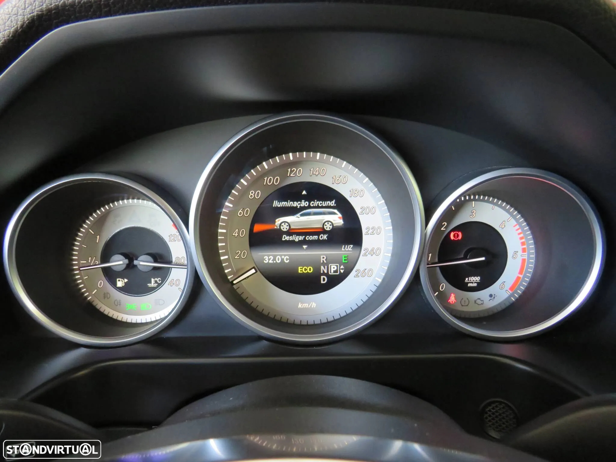 Mercedes-Benz E 250 BlueTEC Avantgarde Auto. - 26