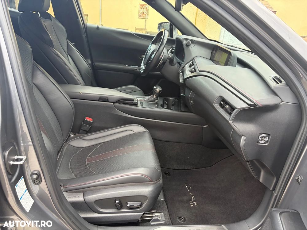 Lexus UX 250h (E-FOUR) F SPORT - 22