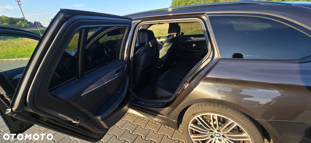 BMW Seria 5 520d xDrive M Sport Edition - 9