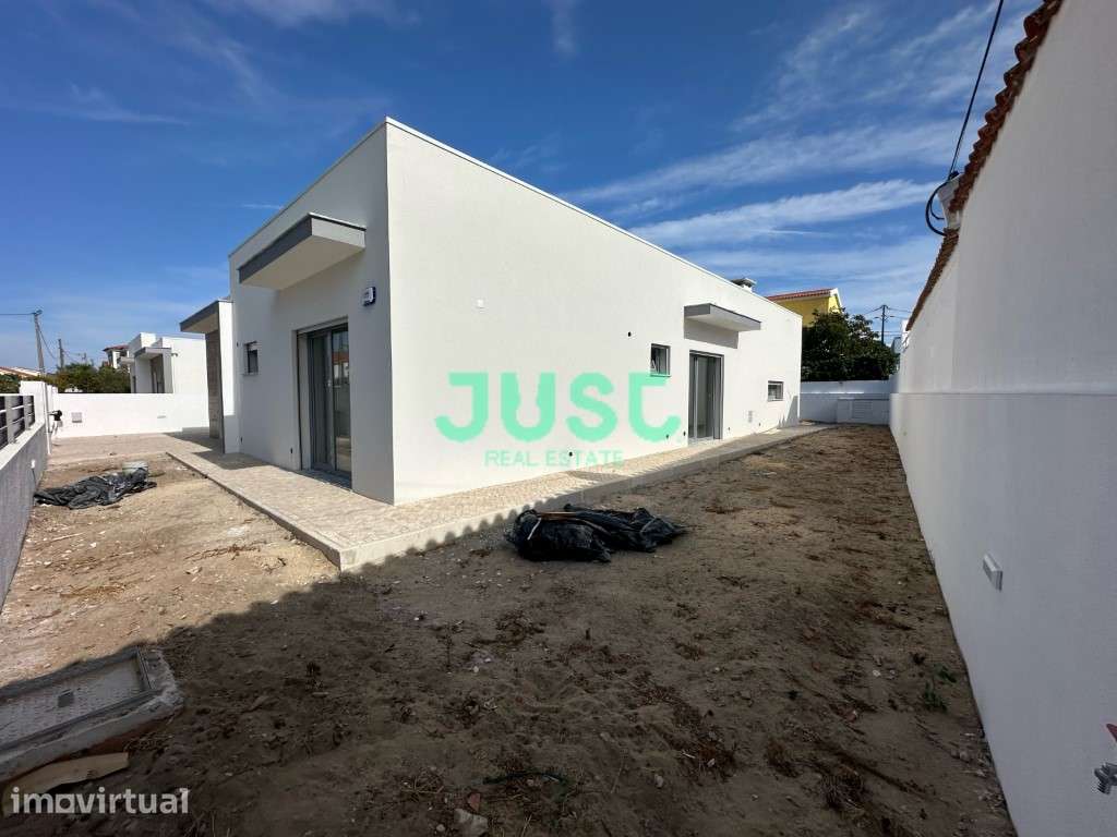 Moradia térrea, isolada, T4 com piscina e garagem em Azeitão. - Grande imagem: 4/27