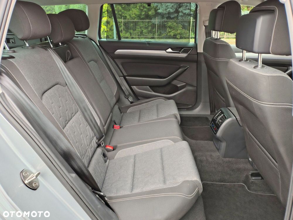 Volkswagen Passat - 19