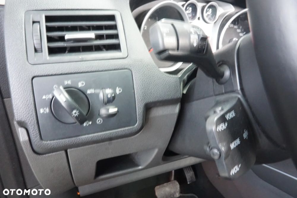 Ford Kuga 2.0 TDCi 4x4 Titanium - 25