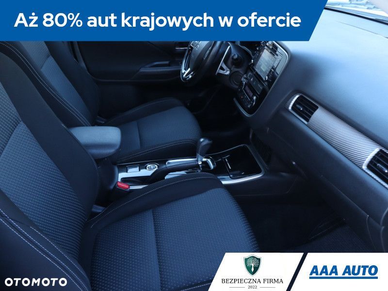 Mitsubishi Outlander - 11
