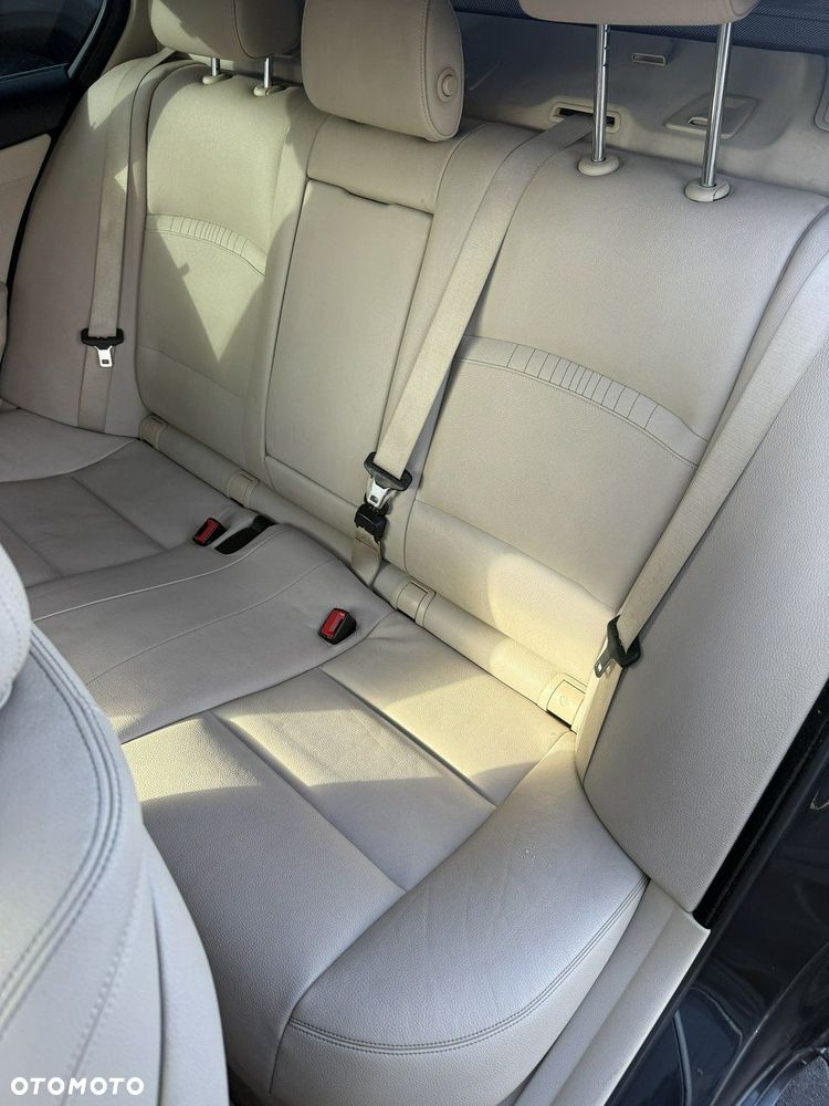 BMW Seria 5 528i xDrive Luxury Line - 14