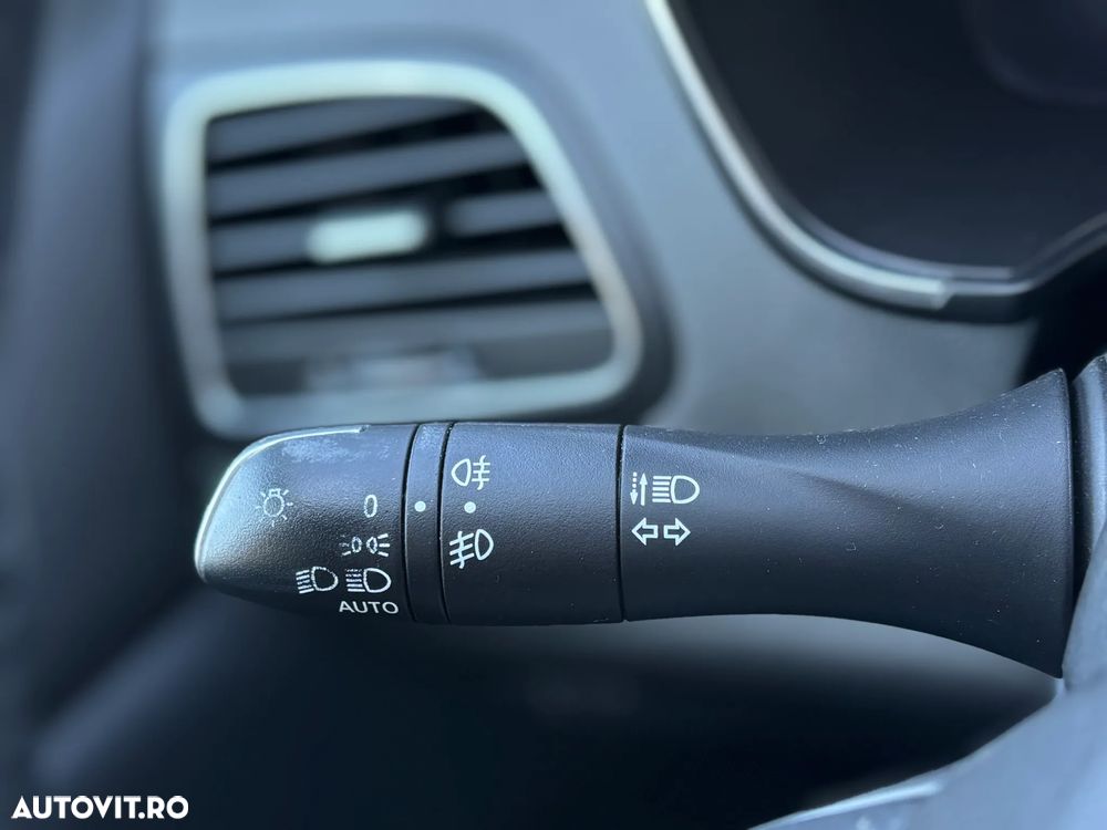 Renault Megane TCE 140 Equilibre - 23