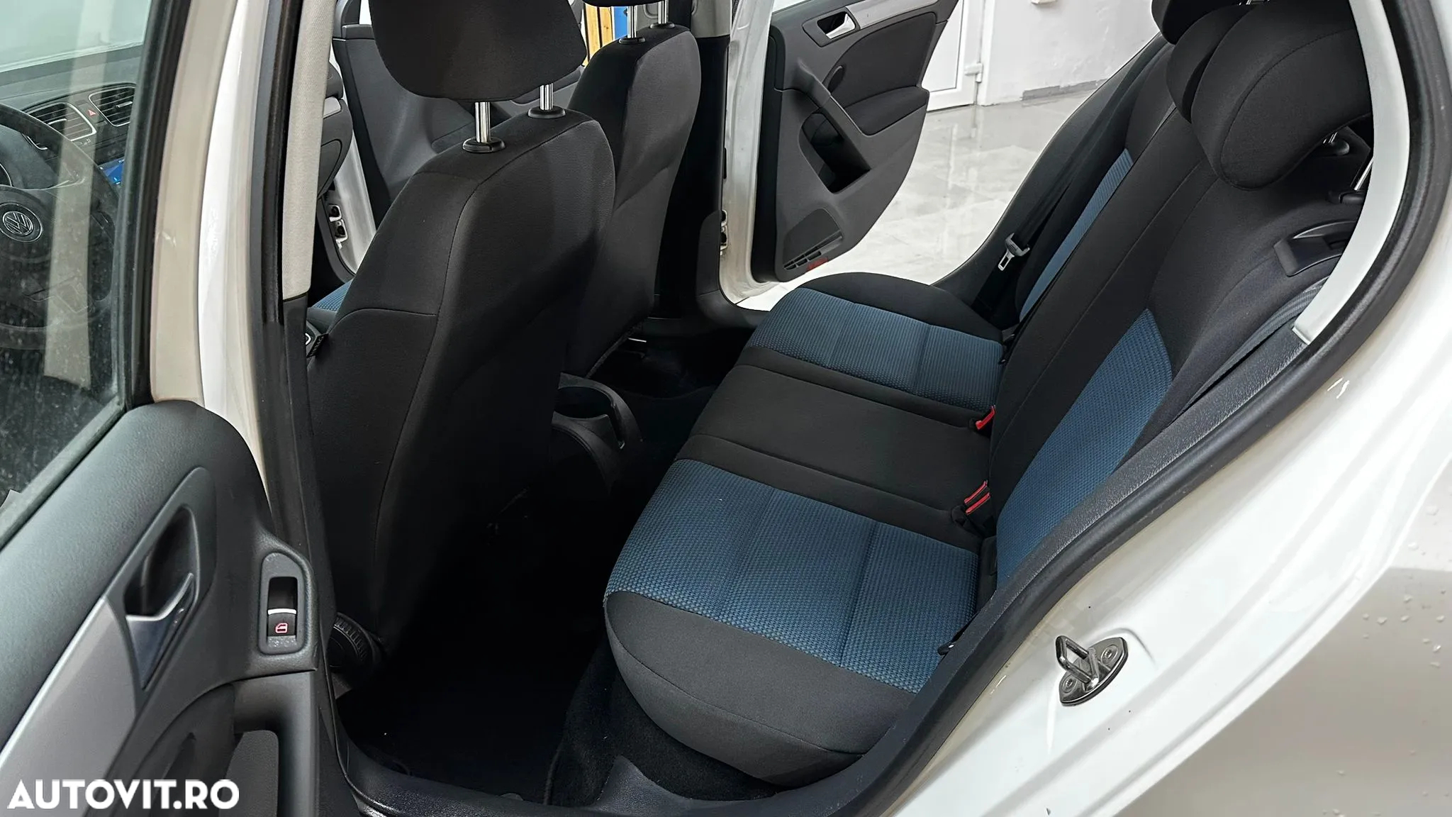 Volkswagen Golf 1.6 TDI DPF BlueMotion - 23