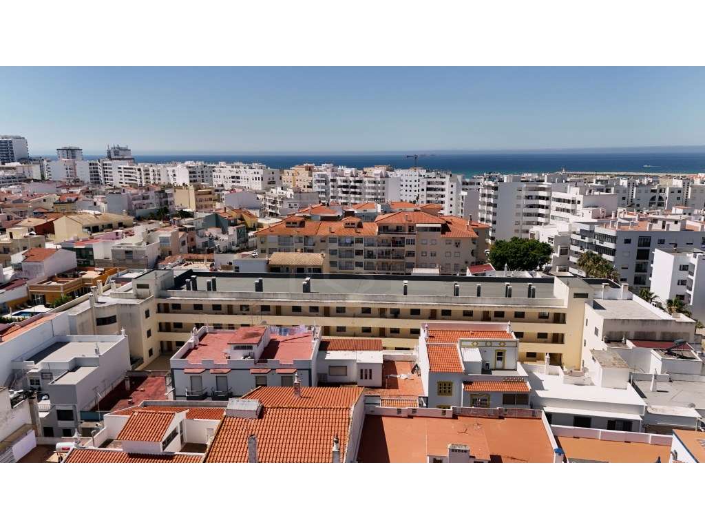 Moradia T5 com dois pisos independentes, no centro de Quarteira, Al... - Grande imagem: 3/44