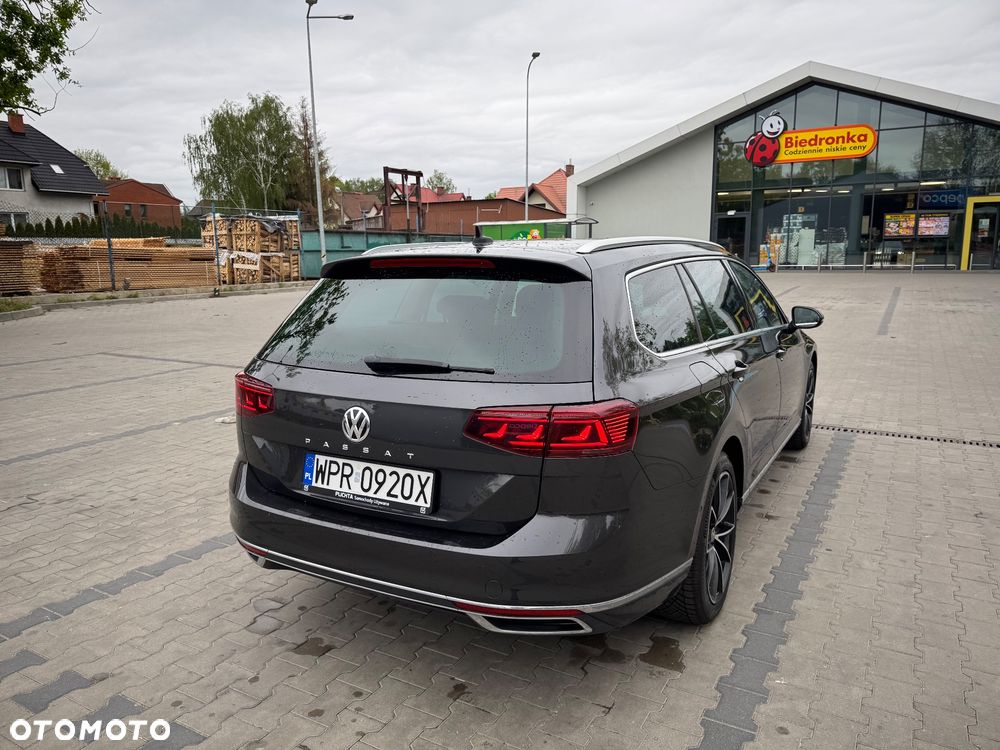 Volkswagen Passat 2.0 TDI Elegance DSG - 8