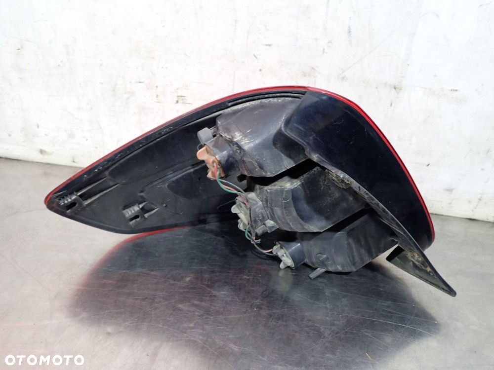 LAMPA PRAWA TYLNA SUZUKI SX4 1.6 - 5