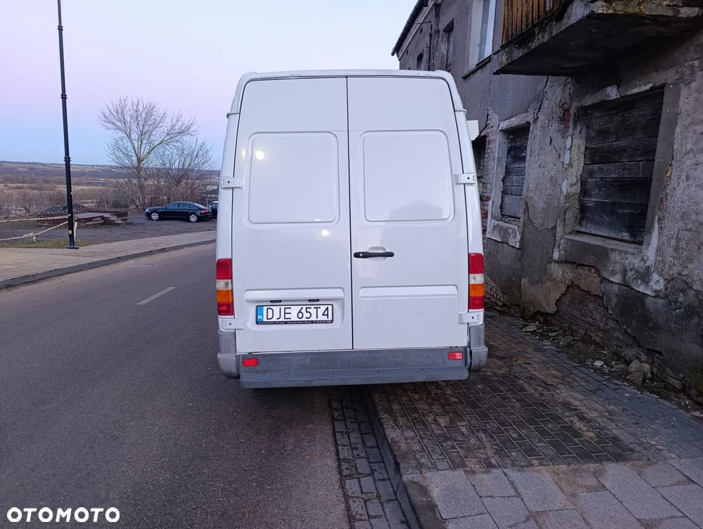 Mercedes-Benz 211 - 8