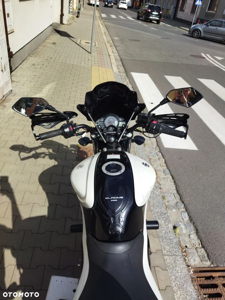 Suzuki Gladius - 4