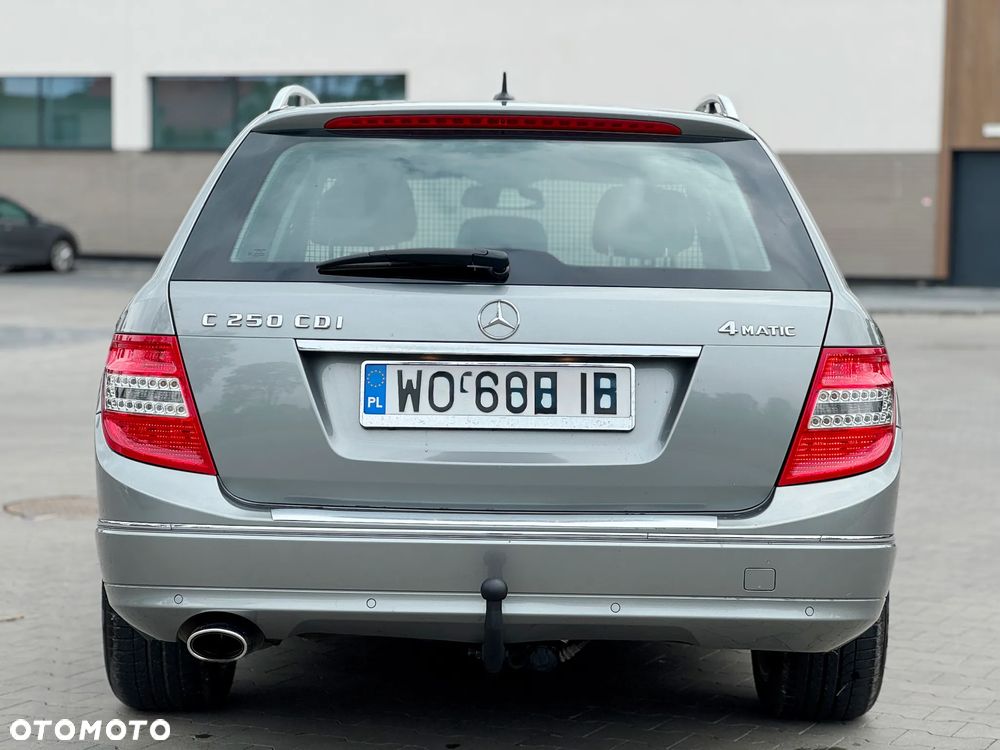Mercedes-Benz Klasa C 250 CDI DPF 4Matic 7G-TRONIC BlueEFFICIENCY Elegance - 14