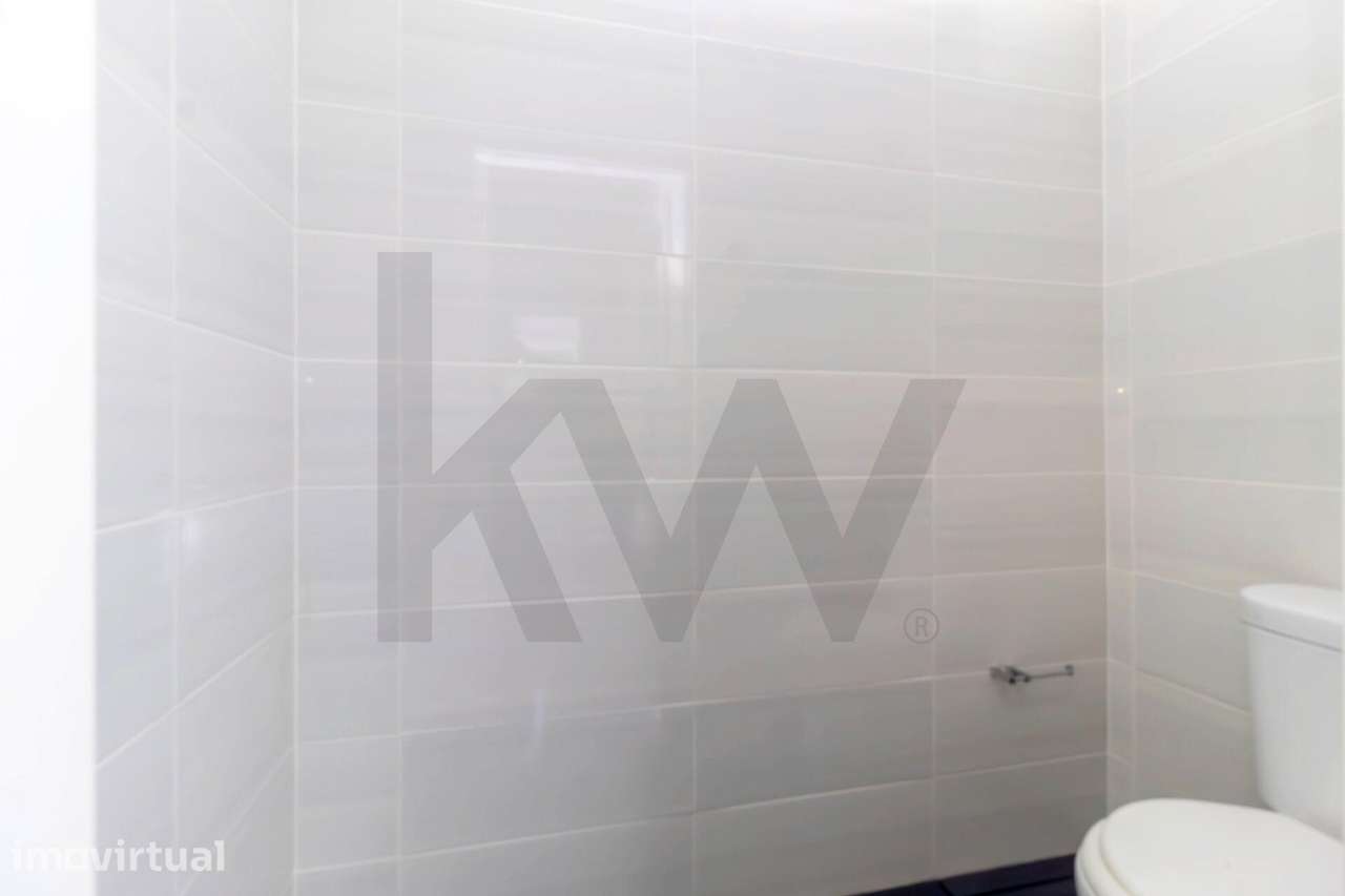 MORADIA T4 DE 4 FRENTES EXCLUSIVO COM LOTE DE 600M² E ESPAÇO COMERCIAL - Grande imagem: 3/19