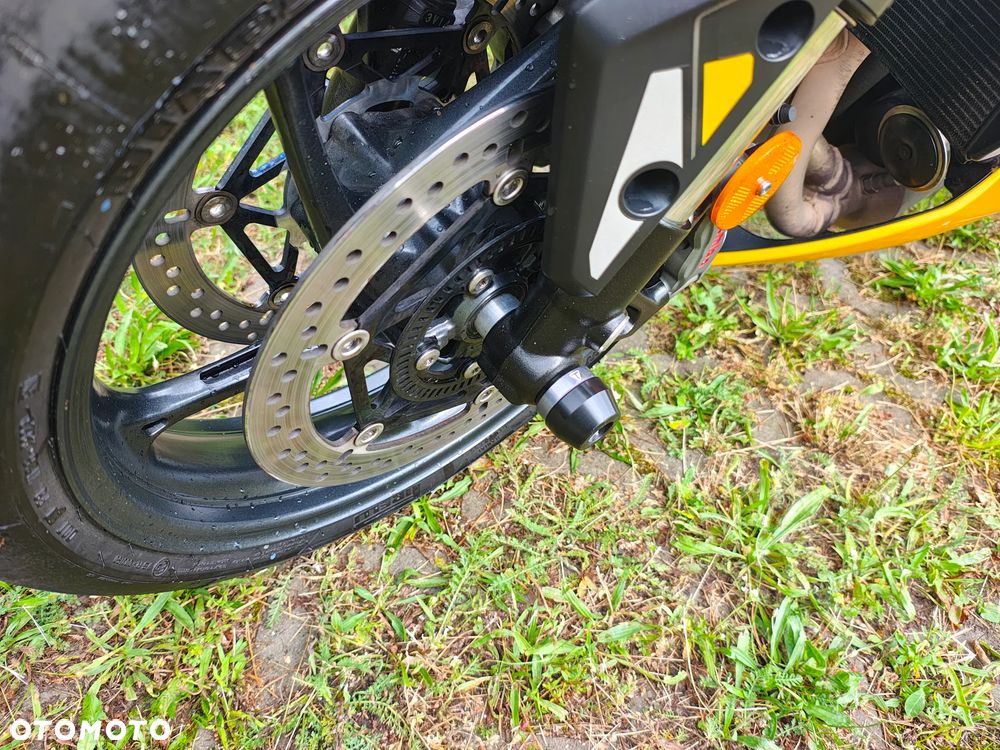 Triumph Street Triple - 18