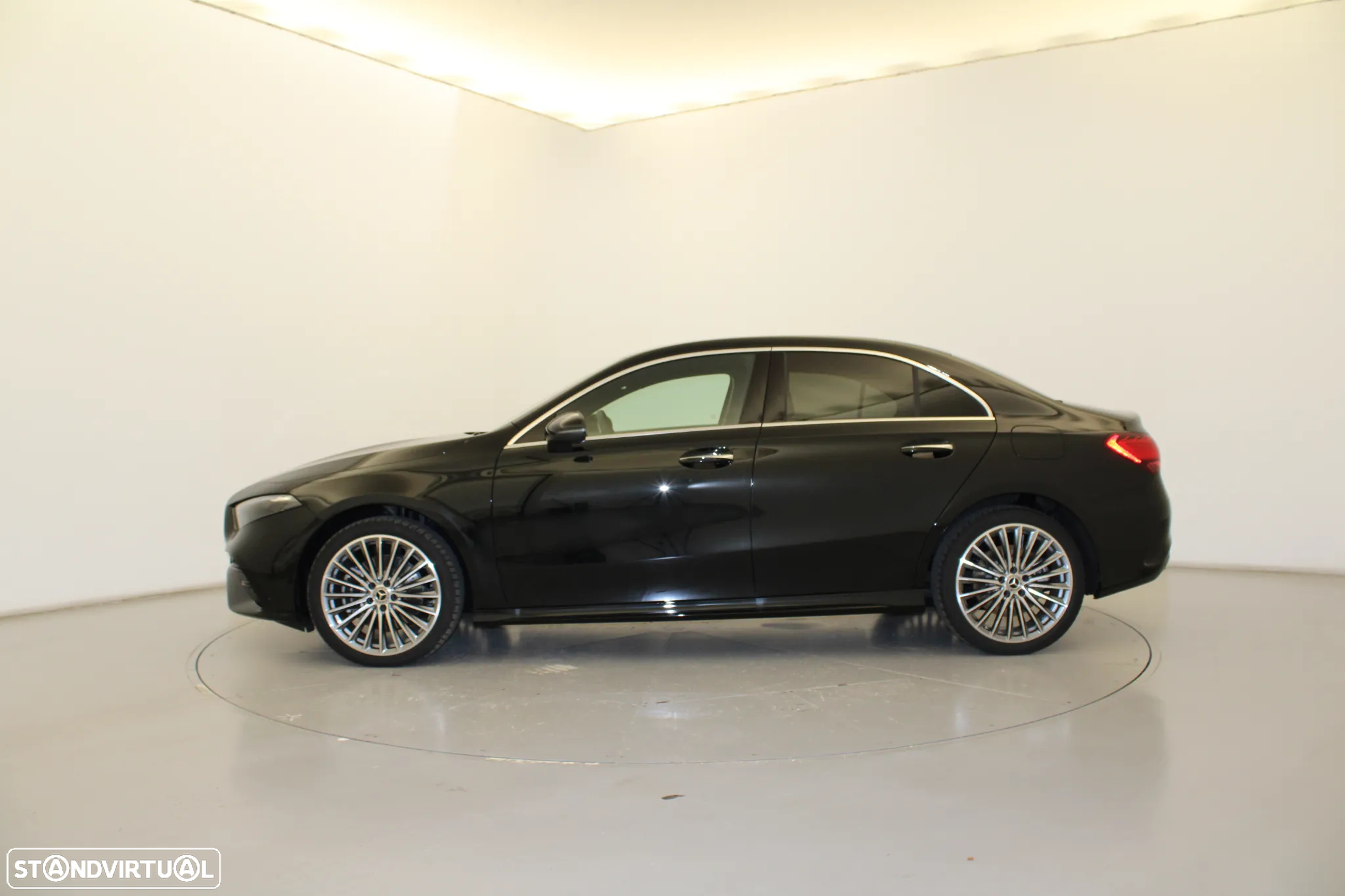 Mercedes-Benz A 250 Limousine e - 12