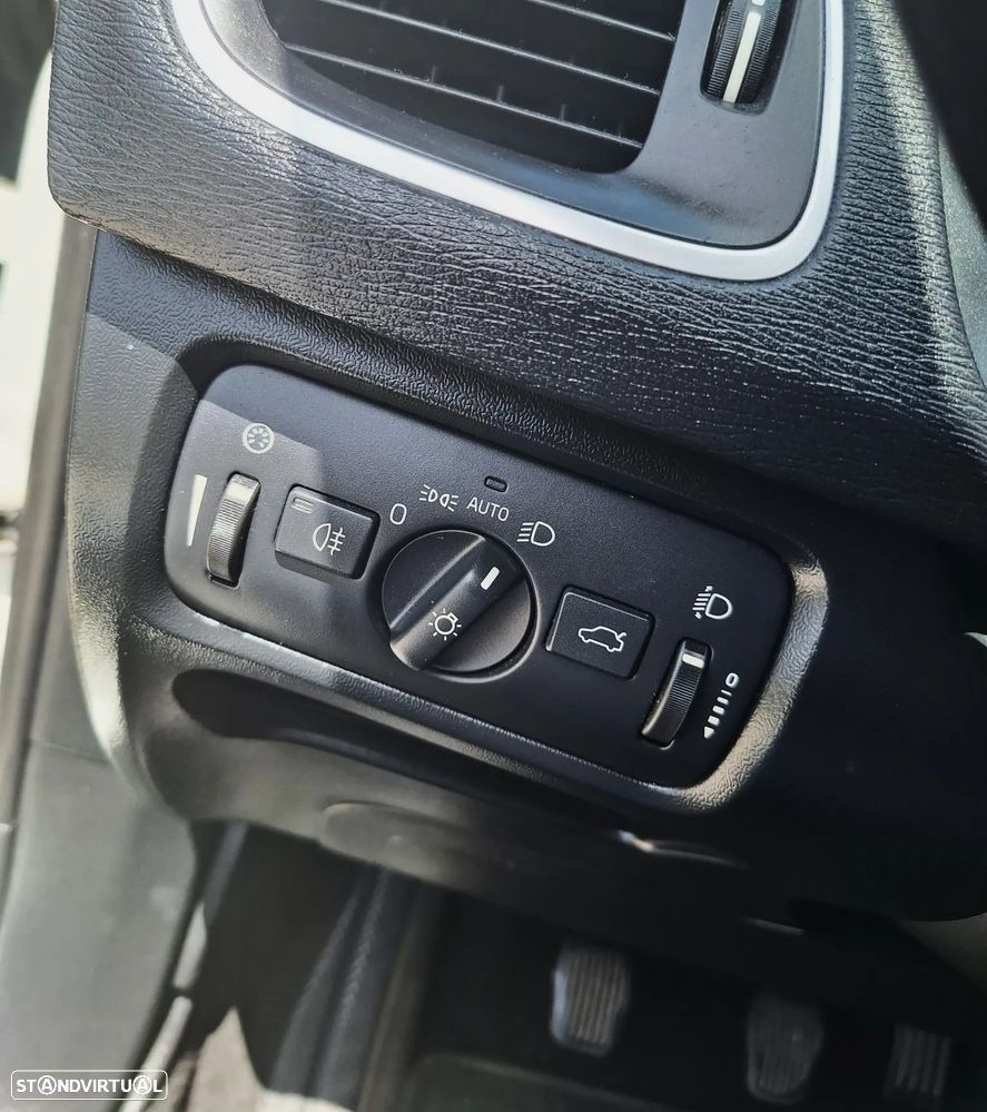 Volvo V40 1.6 D2 Momentum Eco - 13
