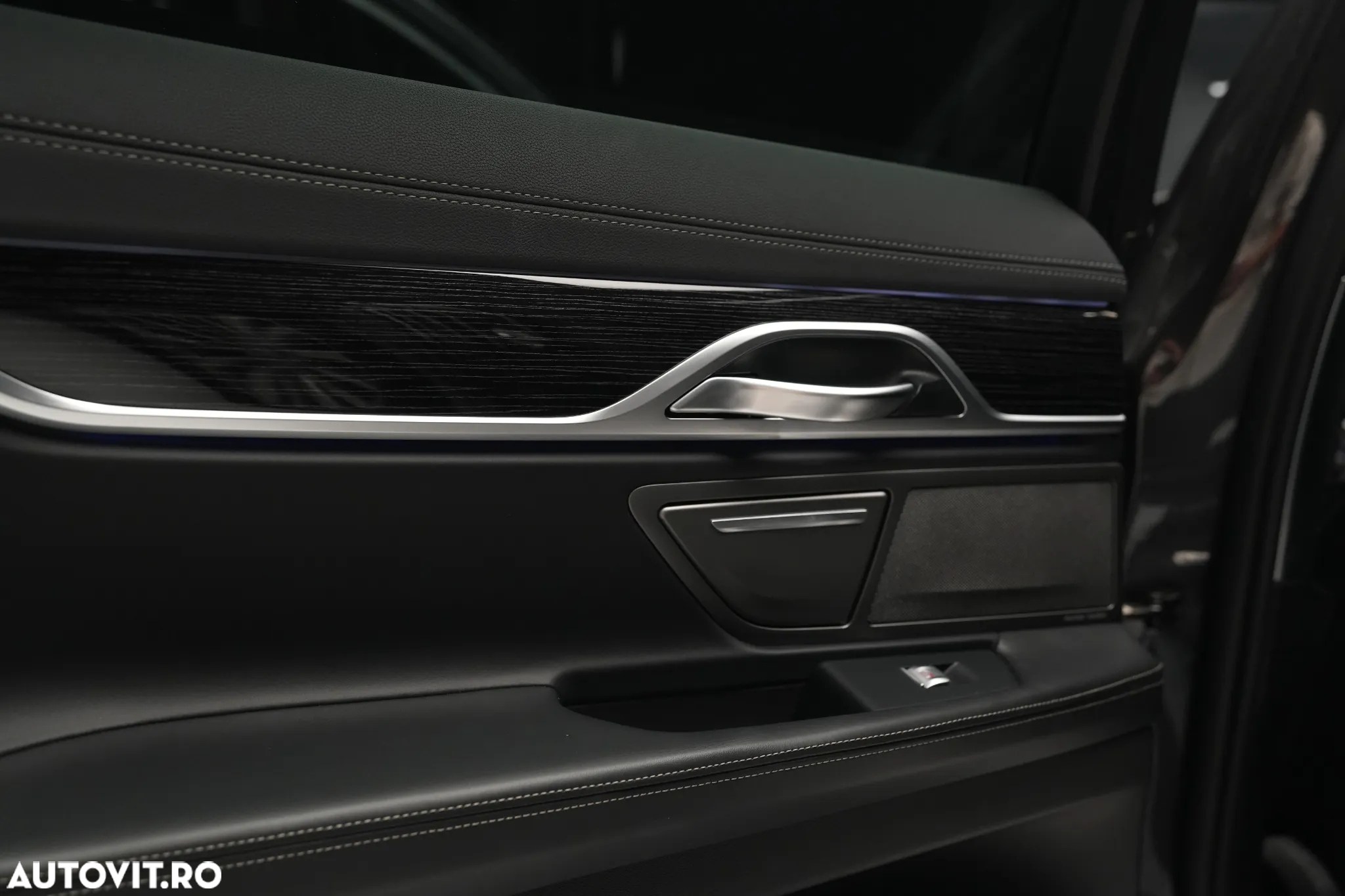 BMW Seria 7 740d xDrive MHEV - 25