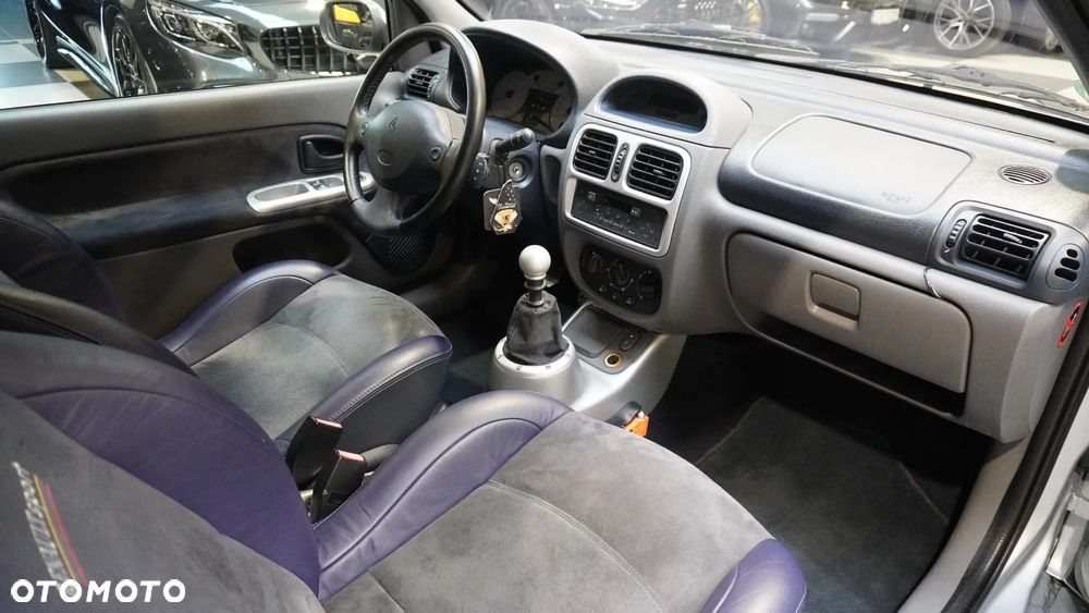 Renault Clio 3.0 V6 Sport - 7