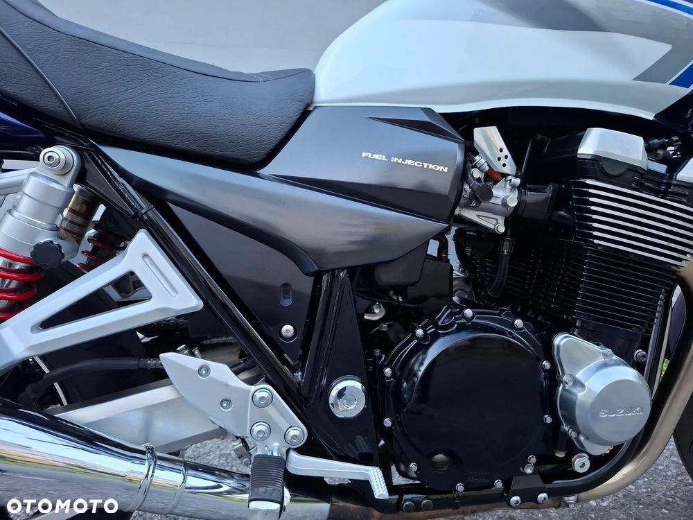 Suzuki GSX - 16