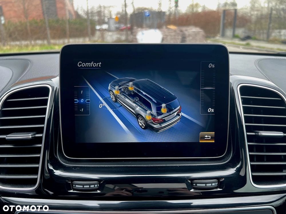 Mercedes-Benz GLS - 31