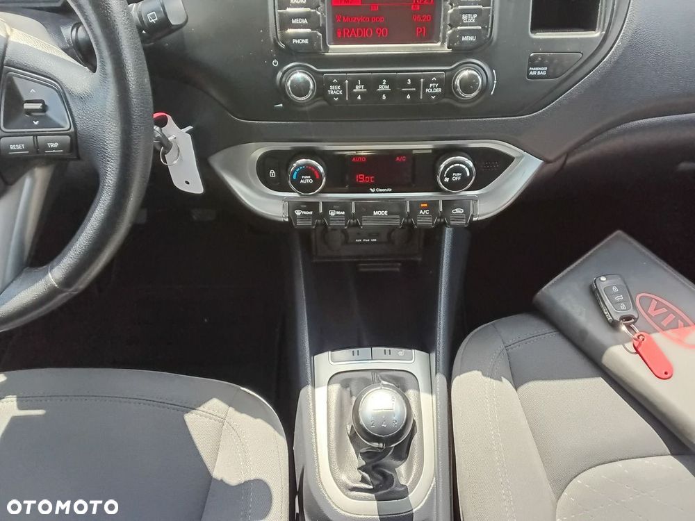 Kia Rio 1.2 Dream Team Edition - 16