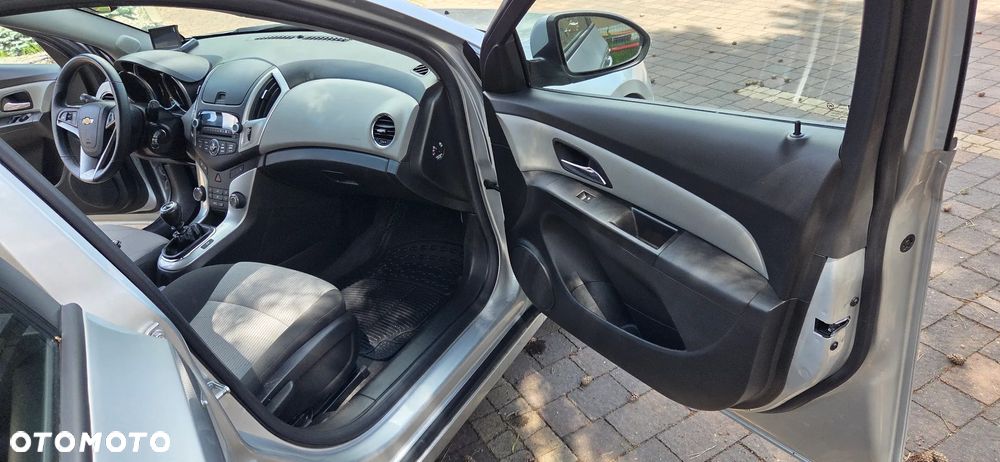 Chevrolet Cruze 1.6 LS - 22