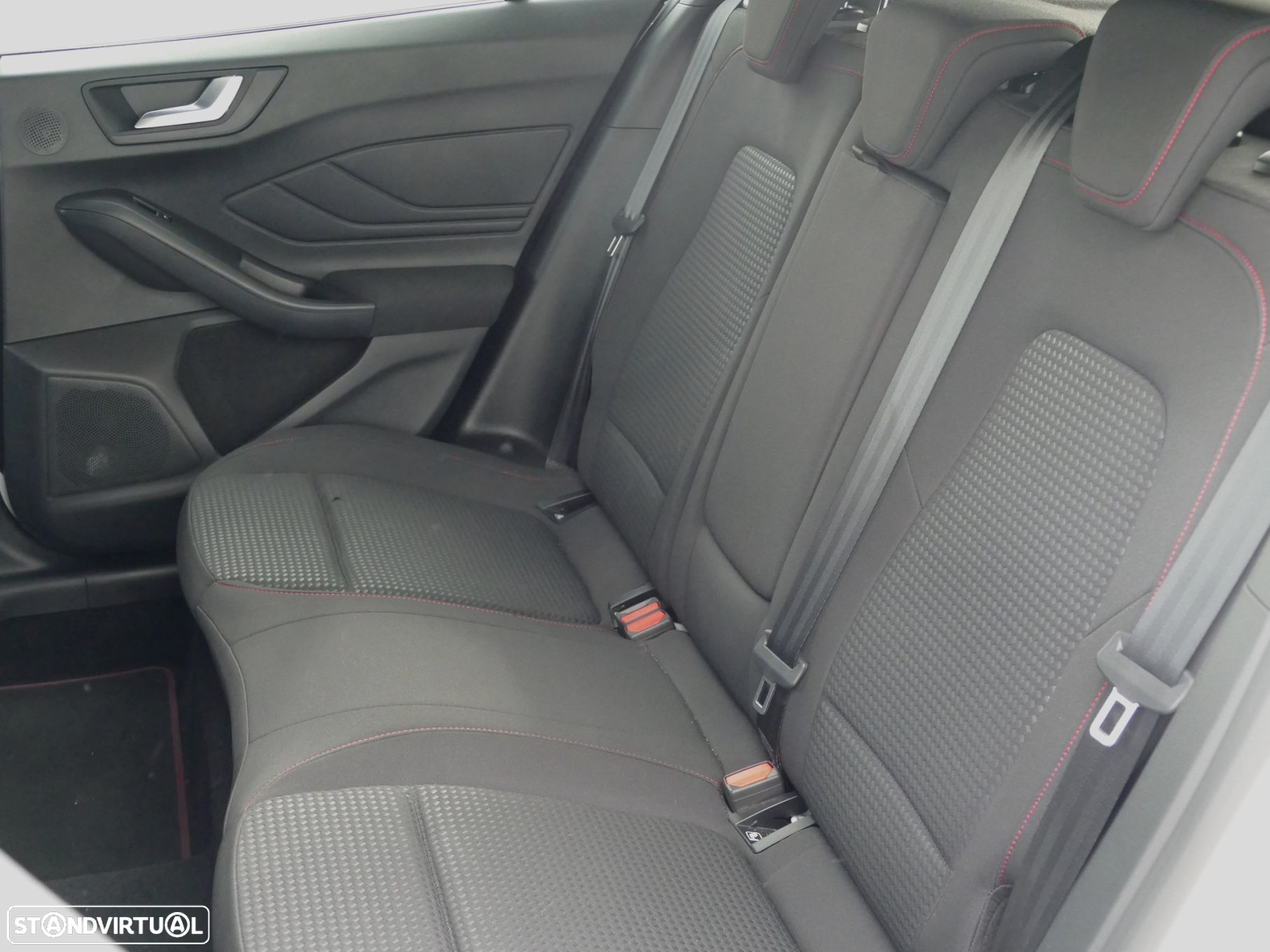 Ford Focus 1.0 EcoBoost MHEV ST-Line X - 24