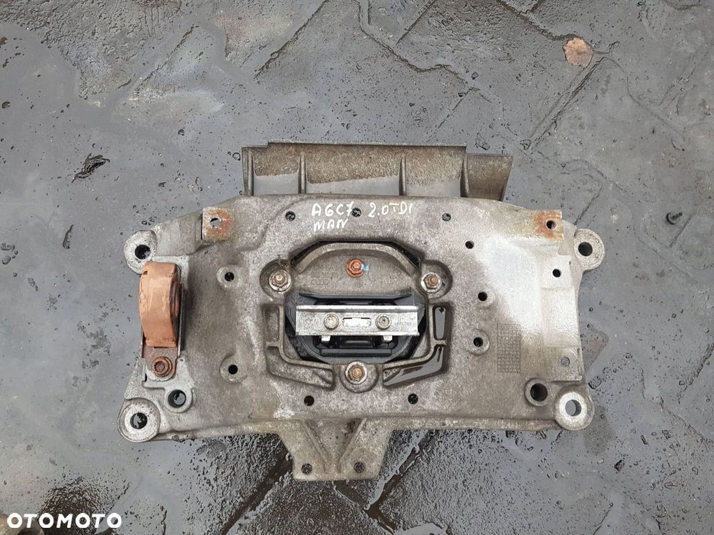 AUDI A6 C7 4G 10-18r 2.0 TDI ŁAPA PODPORA PODUSZKA SKRZYNI 8K0399263BA