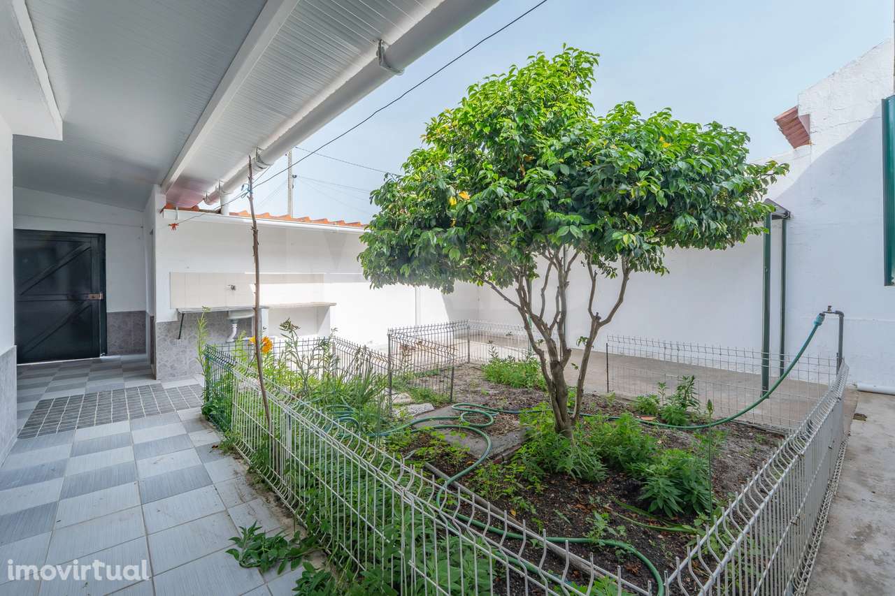 Moradia T3 com espaço exterior no centro de Salvaterra de Magos - Grande imagem: 5/33