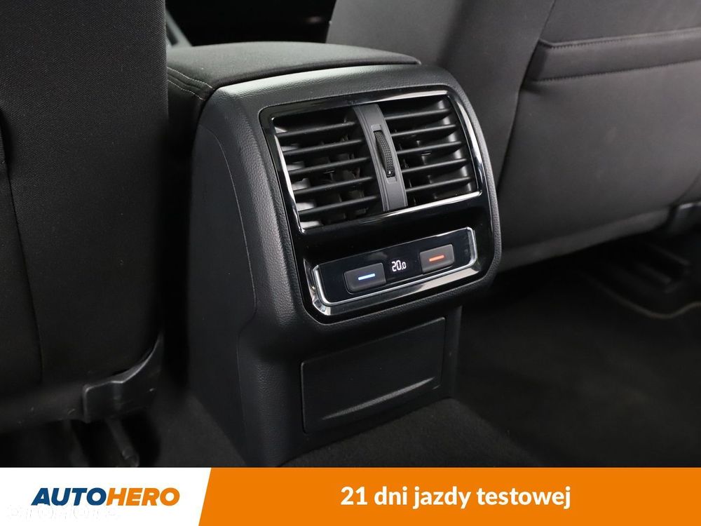 Volkswagen Passat - 36