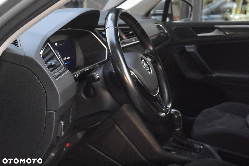Volkswagen Tiguan 2.0 TDI SCR DSG R-Line - 17
