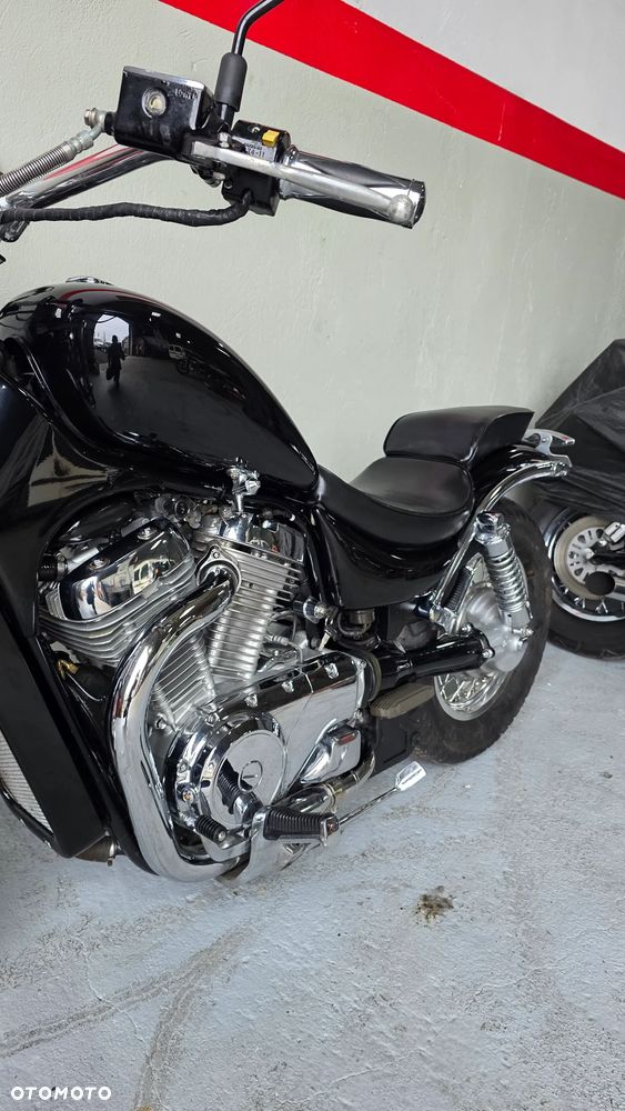 Suzuki Intruder - 5