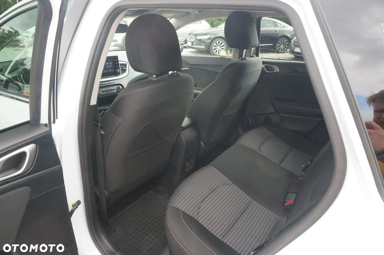Kia Ceed 1.5 T-GDI M - 23