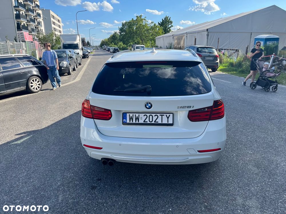 BMW Seria 3 328i Modern Line - 9