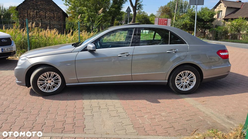 Mercedes-Benz Klasa E 250 CGI BlueEFFICIENCY 7G-TRONIC Elegance - 26