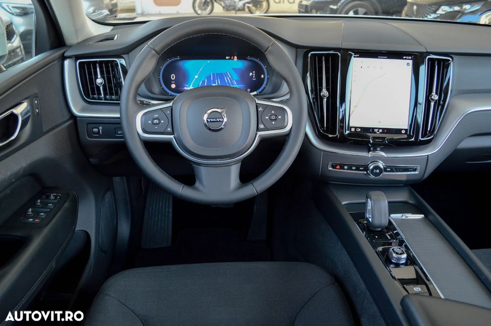 Volvo XC 60 B4 MHEV AT8 AWD Momentum Pro - 18