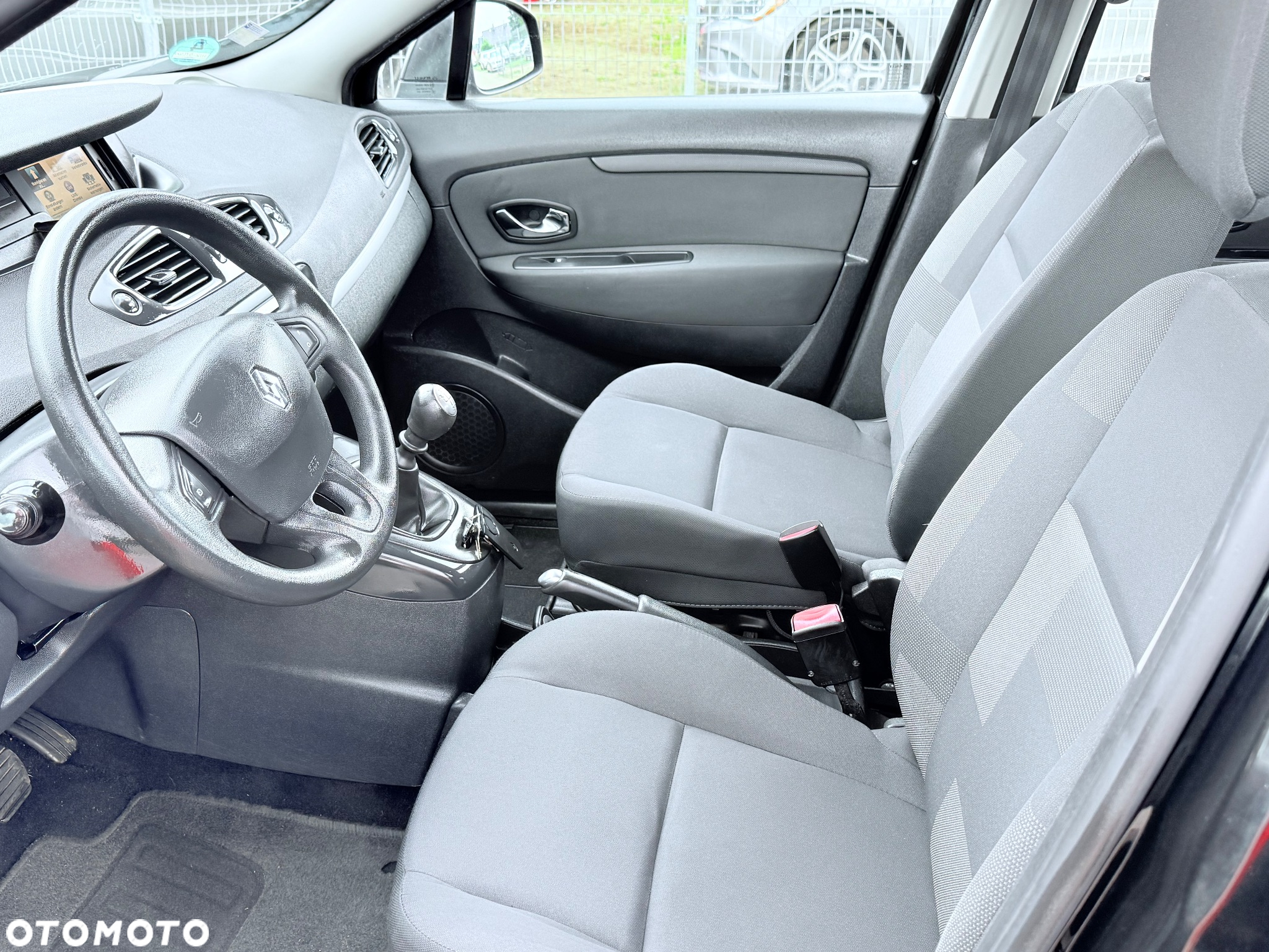Renault Scenic 1.6 16V 110 TomTom Edition - 29