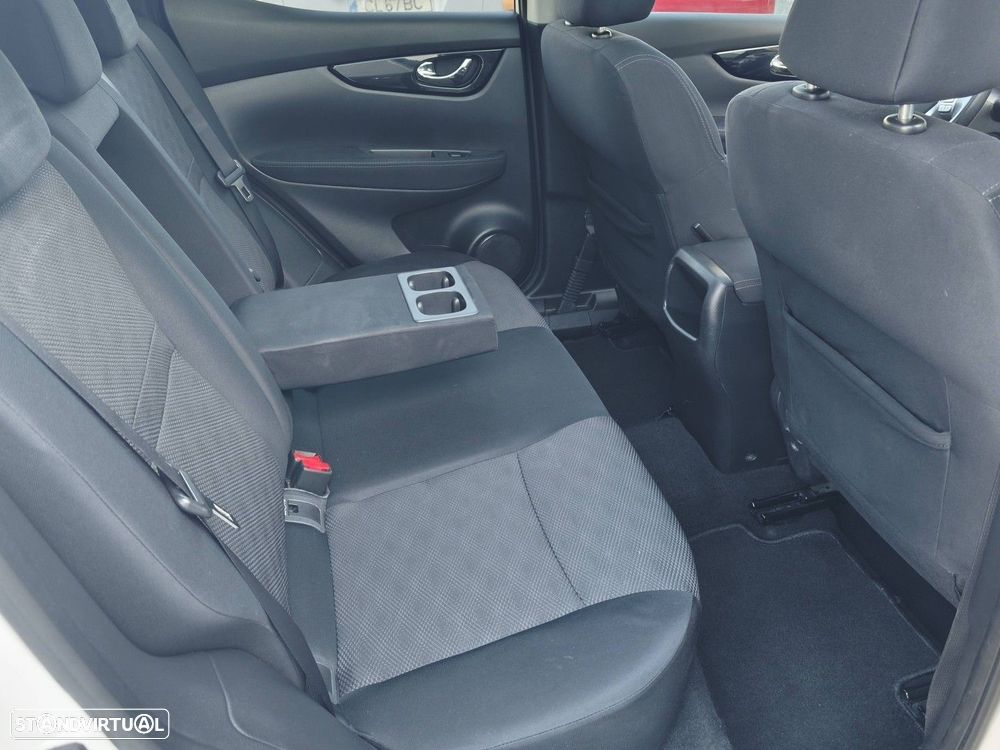 Nissan Qashqai 1.5 dCi N-Connecta - 17