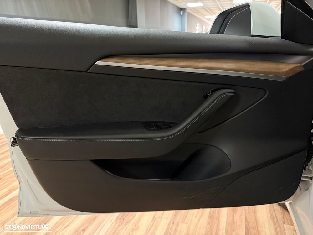 Tesla Model 3 Long Range Tração Integral - 29