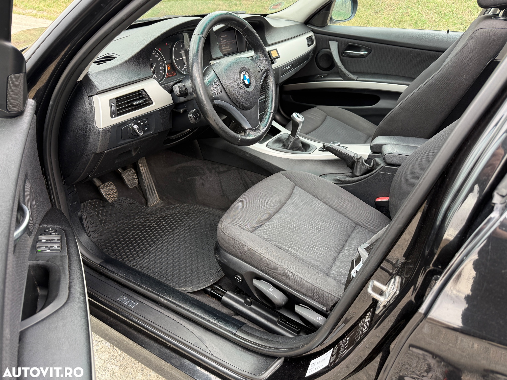 BMW Seria 3 320d Touring - 11